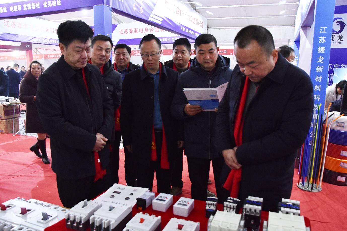 兴化戴南新春“第一动作”——454家企业亮相张郭特色工业品展销会(图3)