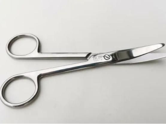 不论家里有多少钱这“4样”东西千万不要藏在床底赶紧拿走！(图2)