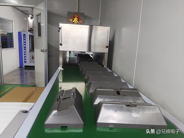 惠州喷漆加工厂-pc材质喷金属漆工艺流程(图3)