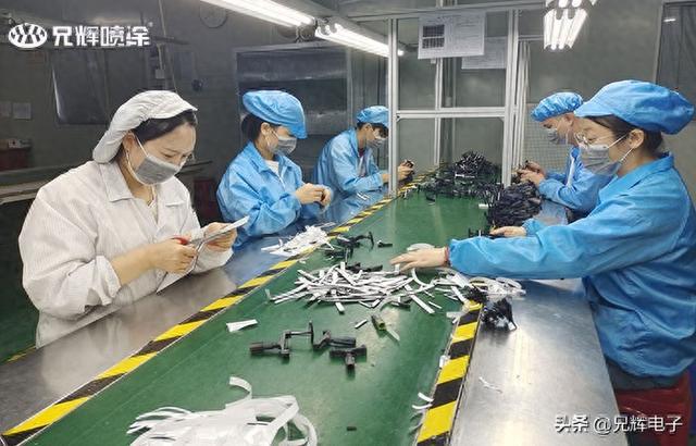 惠州喷漆加工厂-pc材质喷金属漆工艺流程(图1)