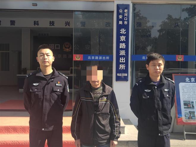 嫌卖废品挣钱太慢太少！男子专偷金属建材不到24小时就被抓(图1)