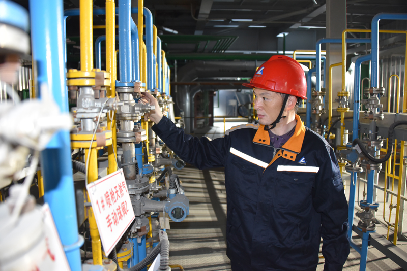 全国劳动模范徐成东：百“炼”成才铸就匠心(图2)