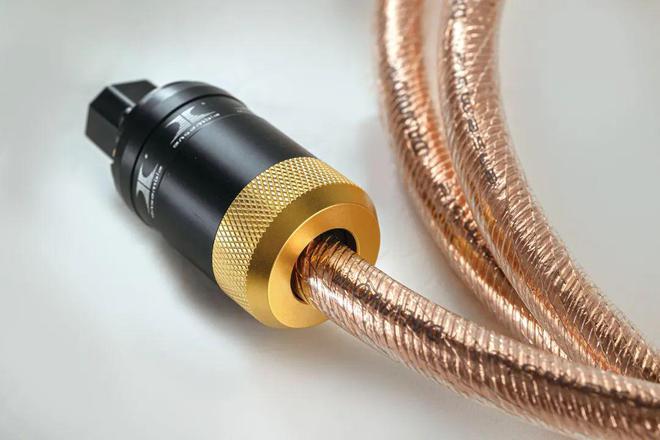 黄金质感钻石光芒——瑞宝SYNERGIA 最新“金钻”旗舰电源线(图1)