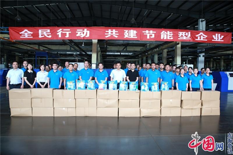 兴化、戴南两级工会组织“送清凉”慰问活动(图1)