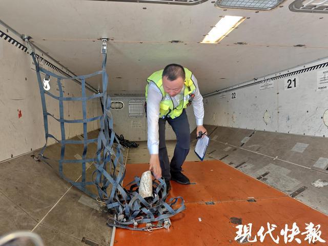 机场监装监卸员：碰到金属就可能被烫伤(图8)