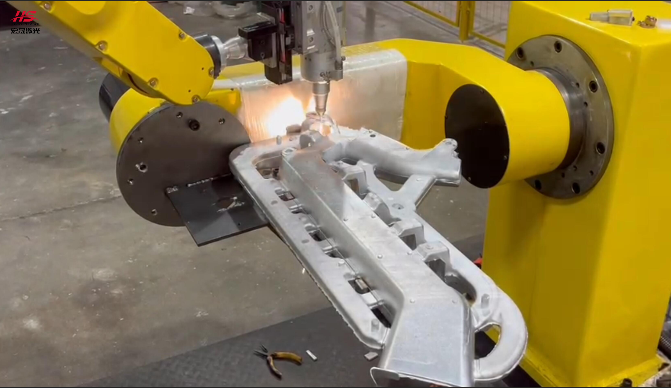 宏晟激光机器人切割：电动单车铸造件激光切水口技术革新(图4)