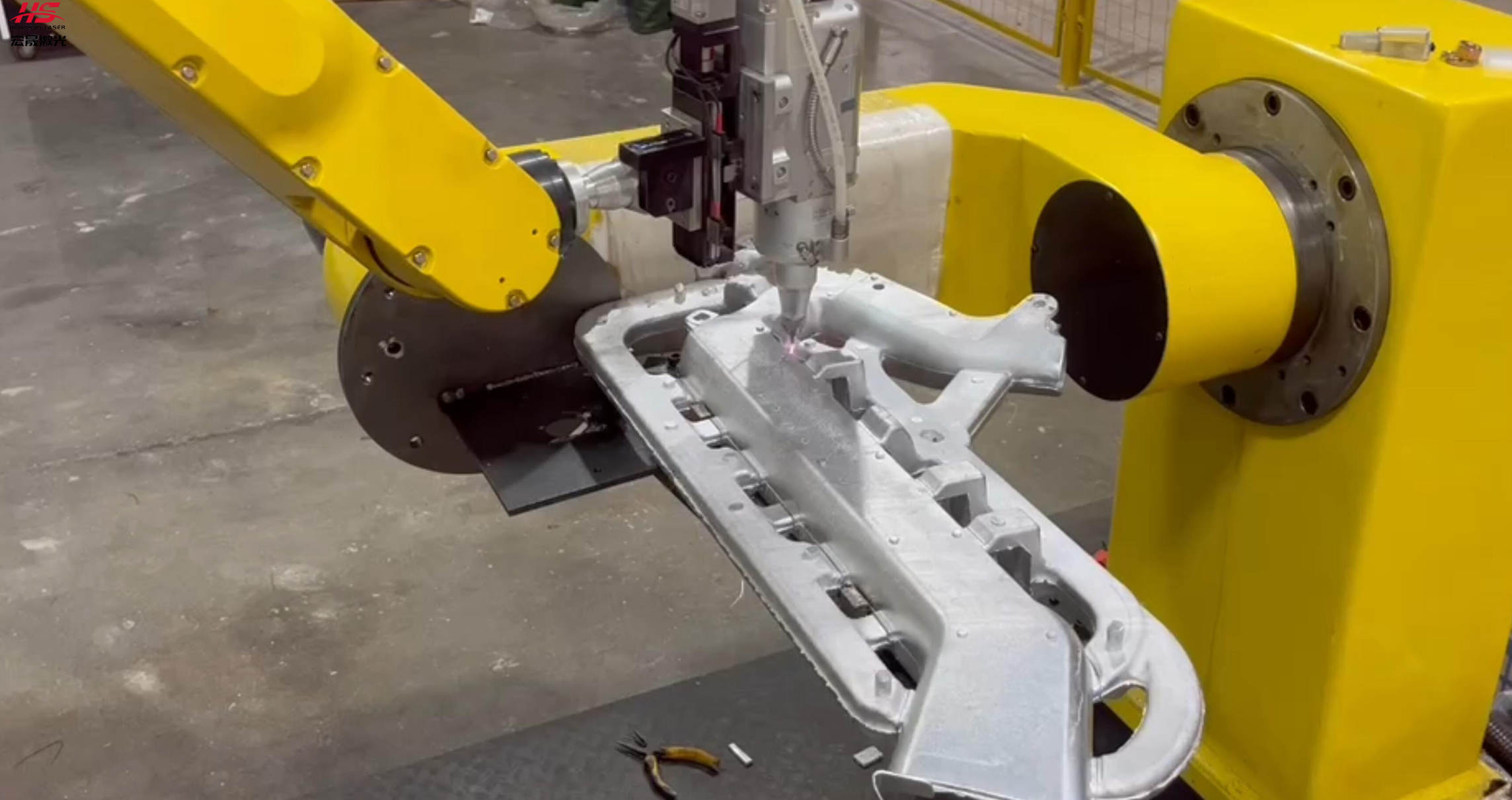 宏晟激光机器人切割：电动单车铸造件激光切水口技术革新(图5)