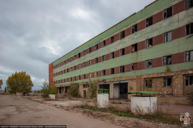 史诗级废墟中的2S19姆斯塔-S自行火炮工厂(图1)