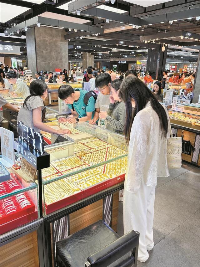金饼金钞格外受宠！黄金珠宝市场迎来母亲节旺季送上一块饼说声我爱您(图3)