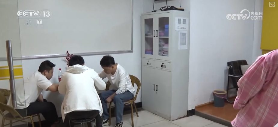 “县域经济发展+数字技术迭代+拓展新业态”多维发力新就业形态劳动者规模扩大(图1)