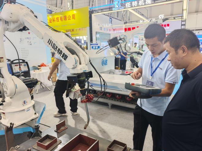 机床“硬核”比拼、机器人吸睛！2025中部（株洲）国际工业博览会开幕(图3)