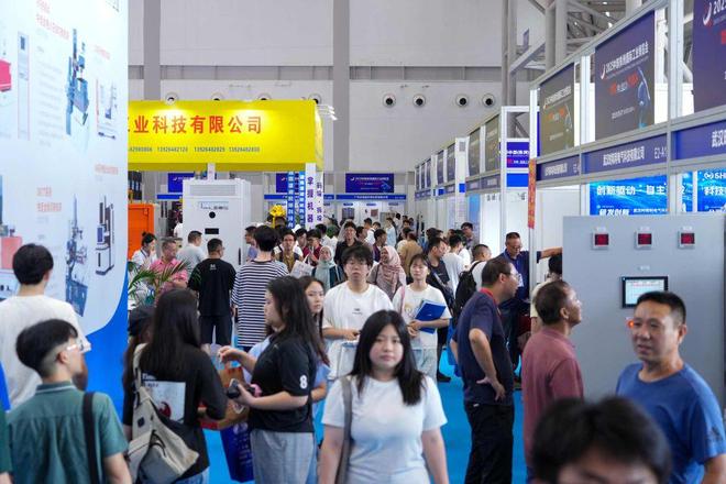机床“硬核”比拼、机器人吸睛！2025中部（株洲）国际工业博览会开幕(图2)