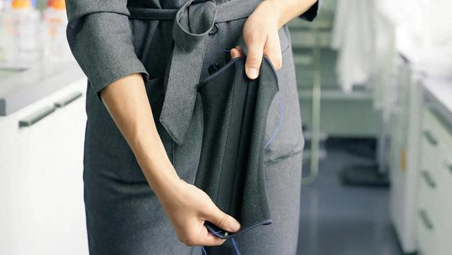 可拉伸十倍的液态金属纤维为服装带来运动感知与反馈功能(图1)