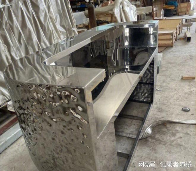 上海巨奥金属：不锈钢加工厂家不锈钢屏风、壁龛供应(图1)