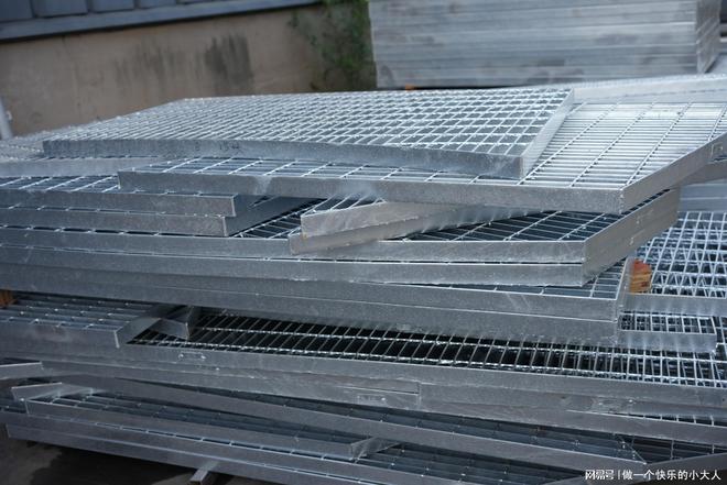 河北星贝金属丝网制品：专注电厂平台镀锌钢格板品质可靠服务优(图2)