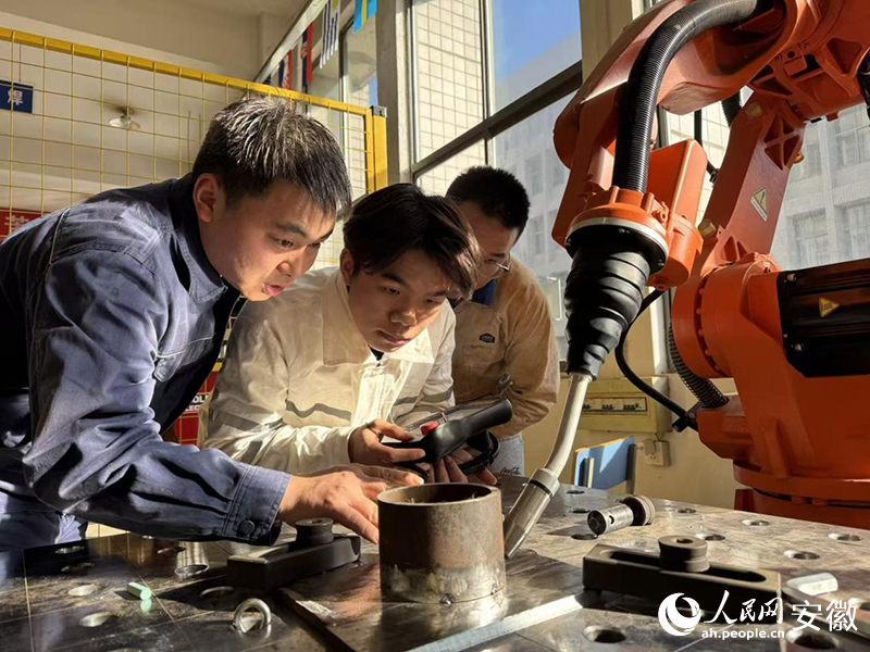 皖工徽匠成长记盛云亮：准00后技术能手开始带徒了(图2)