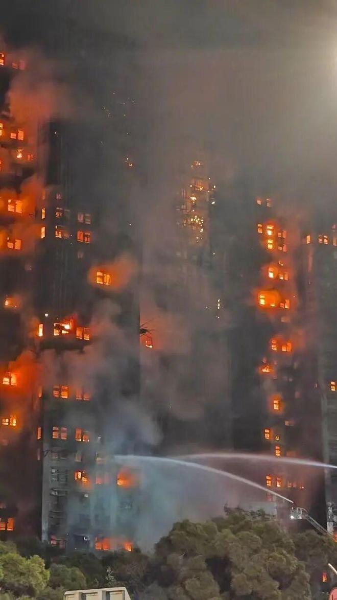 香港致命大火之前小区卷入33亿公修纠纷(图3)